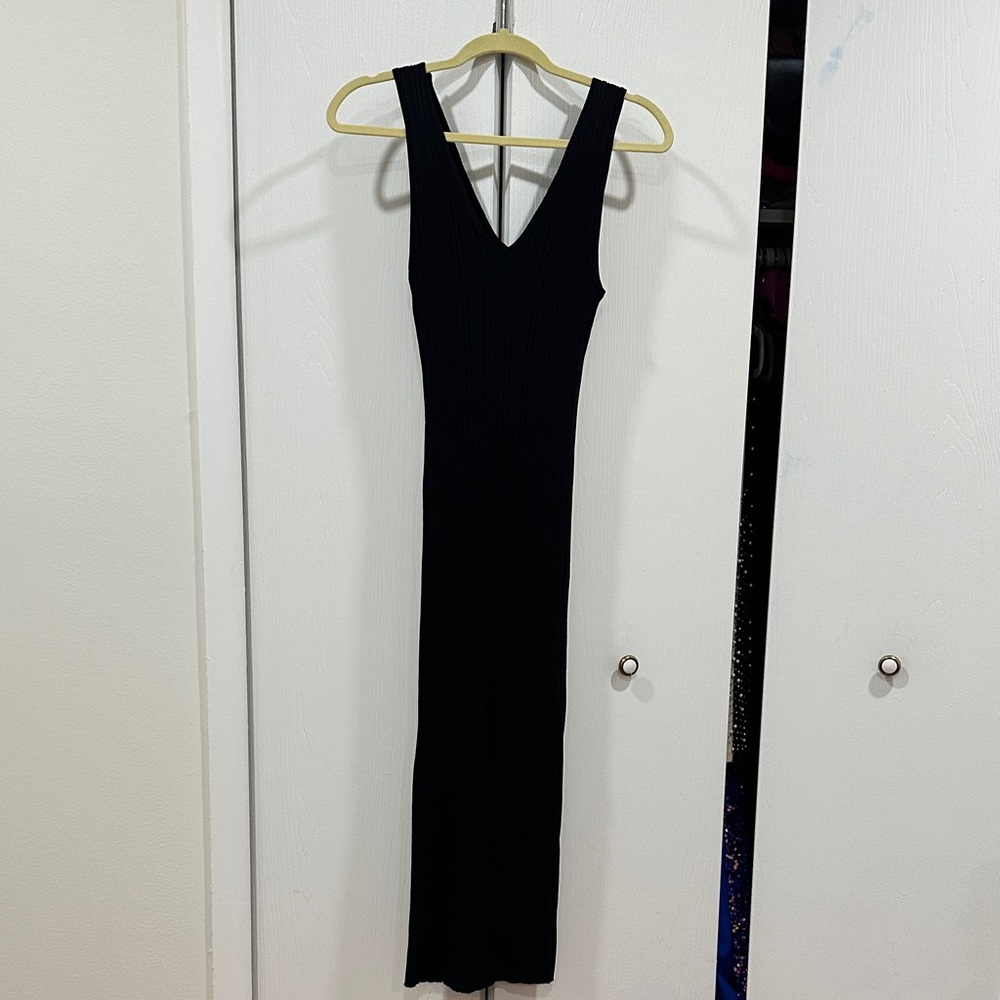 Black Ribbed V-Neck Sleeveless Maxi Dress